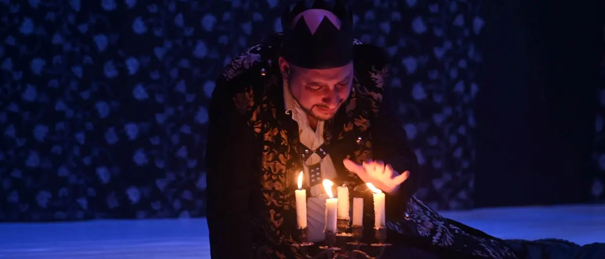 A Polistena\u00A0“Enrico IV – una commedia”, l’opera sulla follia e i rapporti umani\n