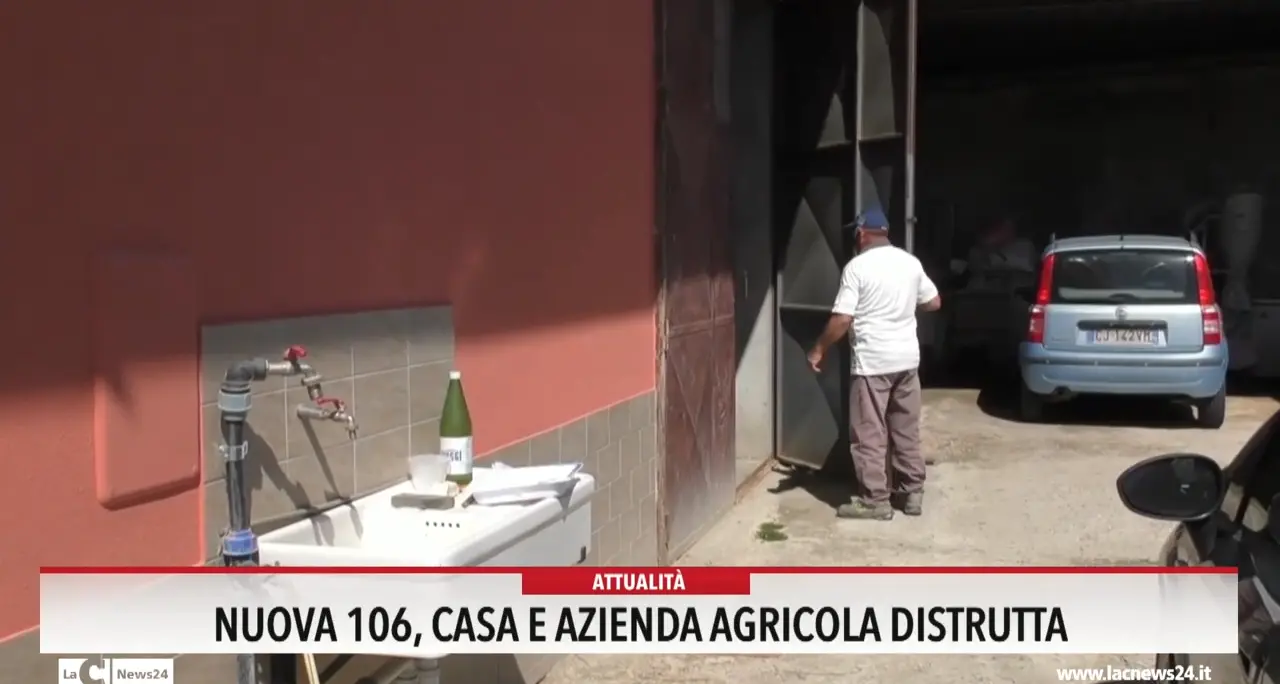 Nuova 106, casa e azienda agricola distrutta