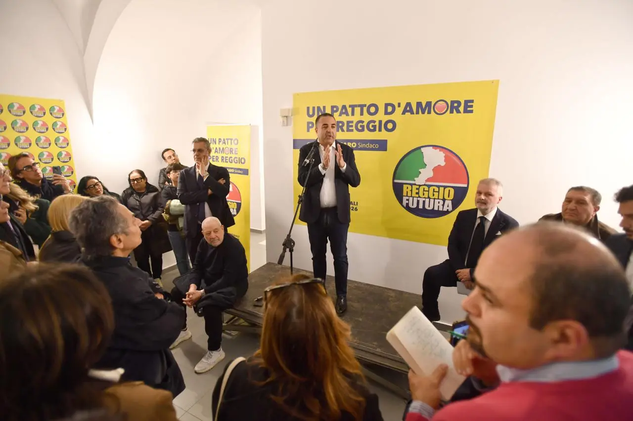 Centrodestra compatto, il patto d’amore per Reggio è anche un ideale passaggio di consegne tra leader