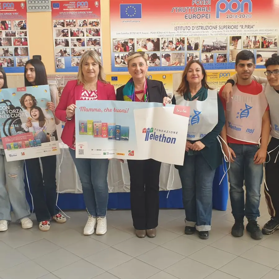 Cuori di biscotto per la ricerca: l’impegno degli studenti del Piria di Rosarno al fianco di Telethon\n