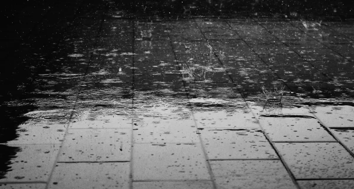 <p>Il ciclone Ulla non molla la Calabria: dopo la sabbia del Sahara arriva la <span style=\"color:hsl(0, 75%, 60%);\">pioggia</span>, temperature in calo</p>