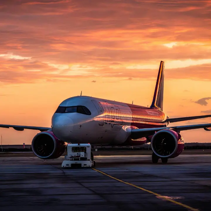 <p>Carburante per aerei, a rischio i voli in estate: «Calabria tra le regioni più penalizzate»</p>