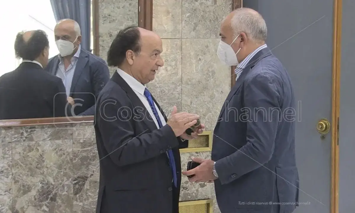 Comune e Cosenza Calcio ai ferri corti sui lavori della Tribuna B: il documento esclusivo\n