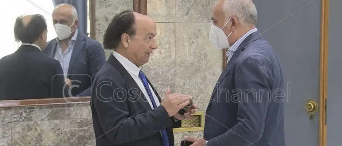 Comune e Cosenza Calcio ai ferri corti sui lavori della Tribuna B: il documento esclusivo\n