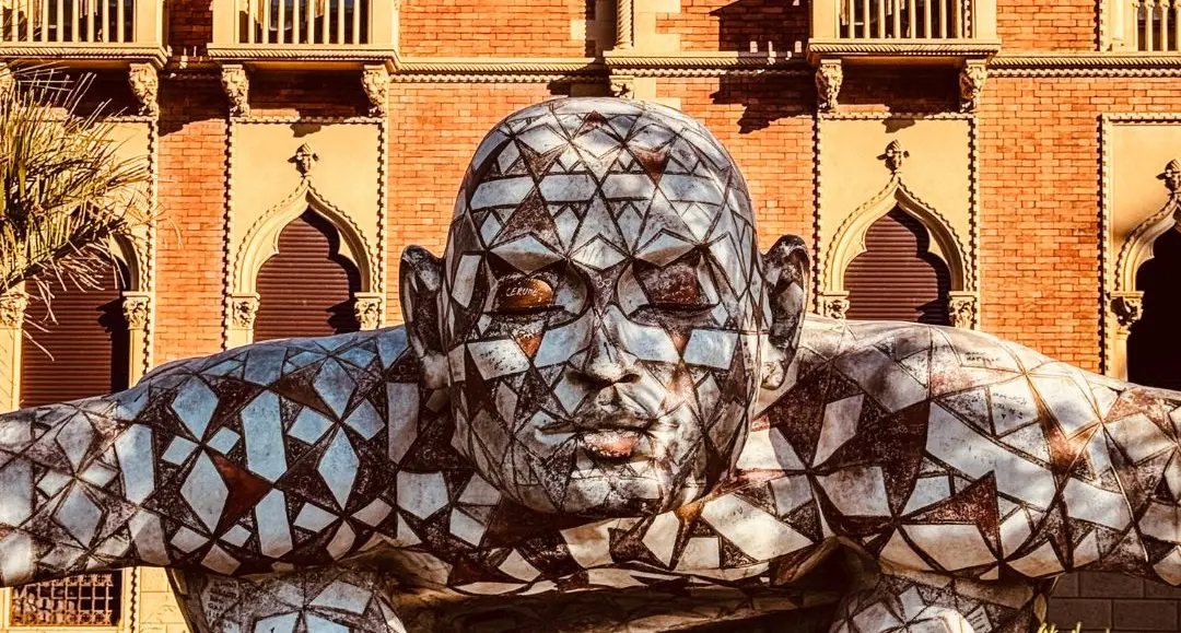 Costellazioni sul mare, dove l’arte incontra il respiro dell’infinito\n