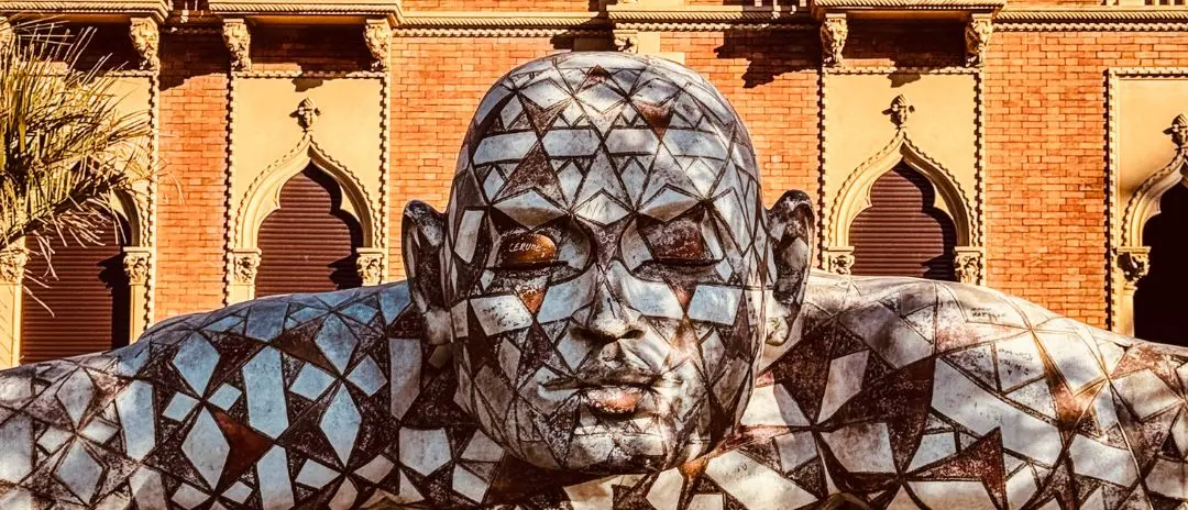 Costellazioni sul mare, dove l’arte incontra il respiro dell’infinito\n