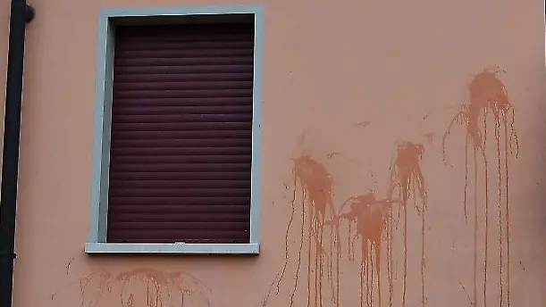 Trebisacce, casa con tre\u00A0giovani stranieri presa di mira da ignoti: «Non è una bravata»\n