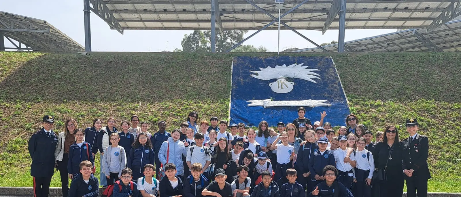 Le classi quinte della scuola primaria dell’IC “Radice Alighieri” di Catona in visita alla Scuola Allievi Carabinieri di Reggio\n