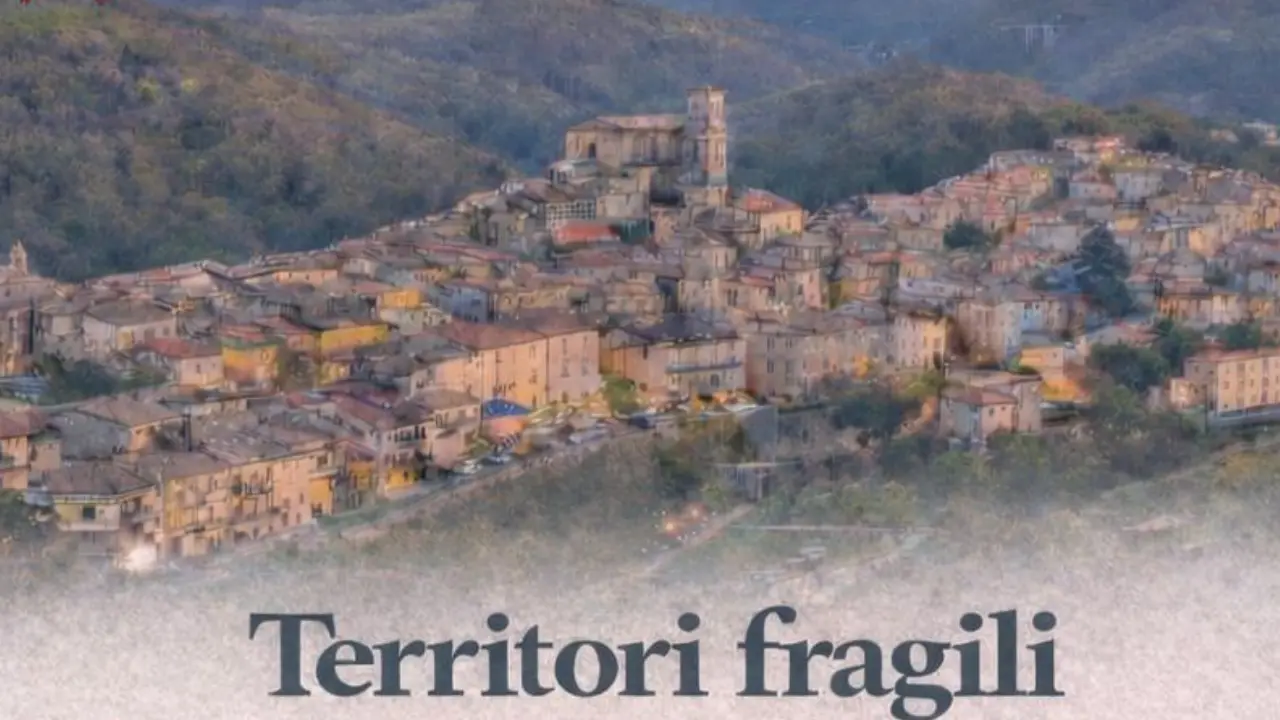 A San Fili “Territori Fragili: spopolamento e rigenerazione nei piccoli comuni calabresi”\n