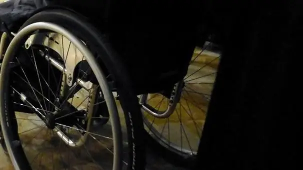 Reggio, la denuncia di un cittadino:\u00A0«L’autista mi ha\u00A0vietato di salire\u00A0a bordo dell’autobus con la sedia a rotelle motorizzata»\n