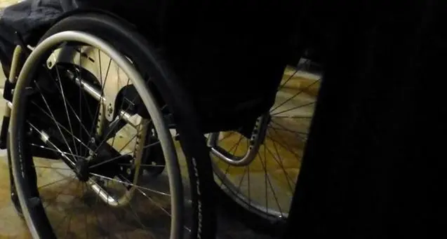 Reggio, la denuncia di un cittadino:\u00A0«L’autista mi ha\u00A0vietato di salire\u00A0a bordo dell’autobus con la sedia a rotelle motorizzata»\n