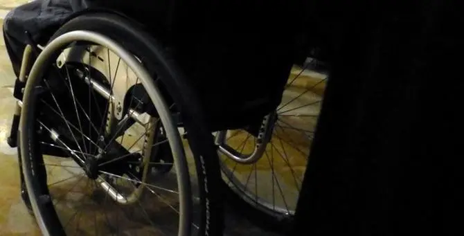 Reggio, la denuncia di un cittadino:\u00A0«L’autista mi ha\u00A0vietato di salire\u00A0a bordo dell’autobus con la sedia a rotelle motorizzata»\n