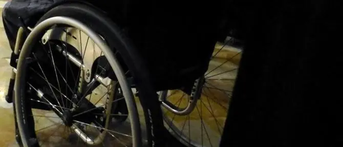 Reggio, la denuncia di un cittadino:\u00A0«L’autista mi ha\u00A0vietato di salire\u00A0a bordo dell’autobus con la sedia a rotelle motorizzata»\n