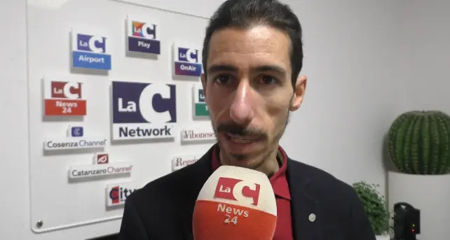 <p>Il cantautore catanzarese Massimiliano Lepera presenta il suo nuovo album:<span style=\"color:hsl(0, 75%, 60%);\"> la musica come bussola</span> per destare le coscienze</p>