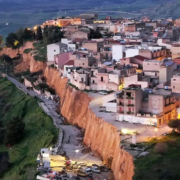 Frana a Niscemi, 13 indagati: ci sono anche Musumeci e Schifani\n