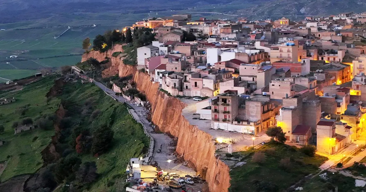 Frana a Niscemi, 13 indagati: ci sono anche Musumeci e Schifani\n