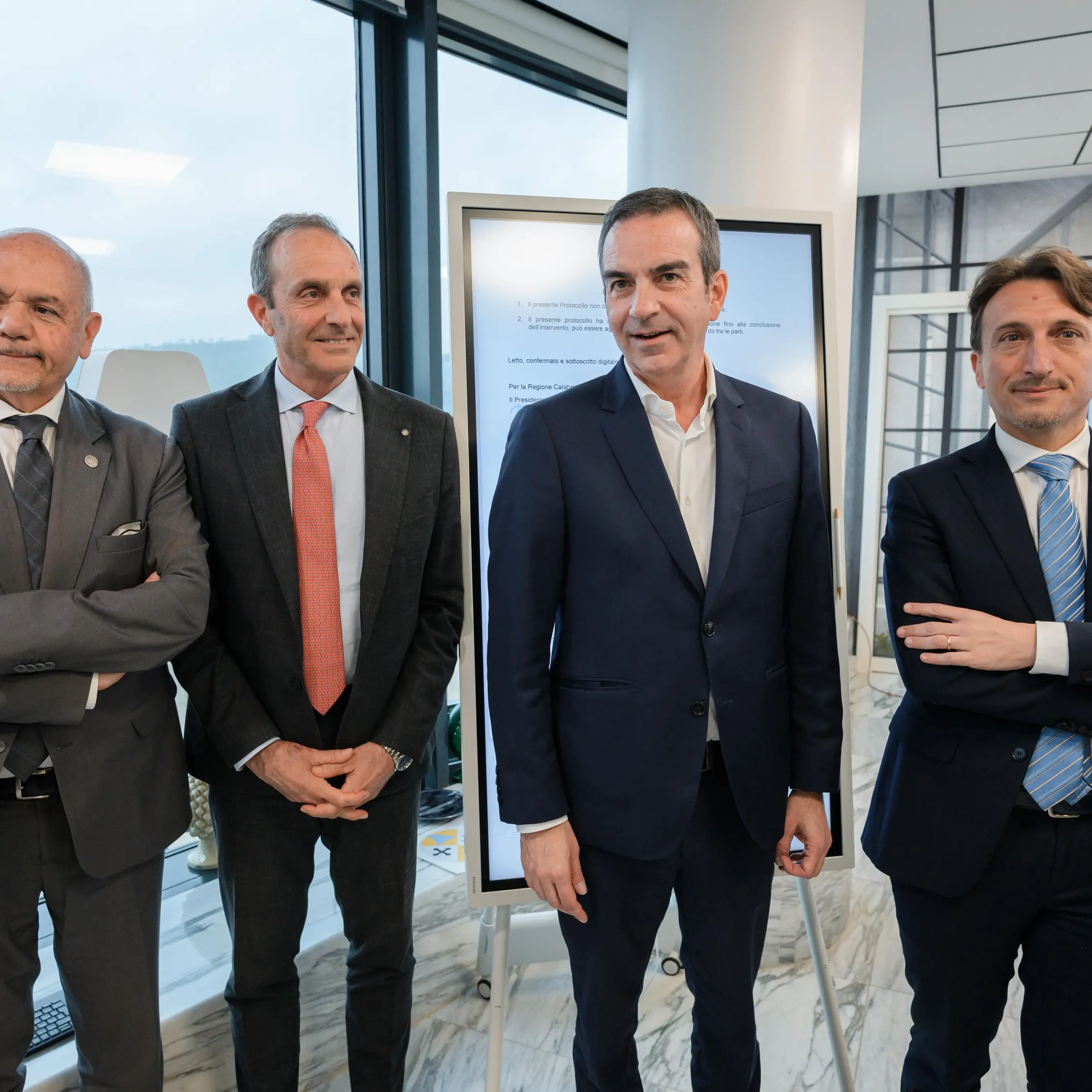 <p>Contributi<span style=\"color:hsl(0,75%,60%);\"> </span>da 500 a 1000 euro al mese agli universitari con la media del 27 che studiano in Calabria</p>