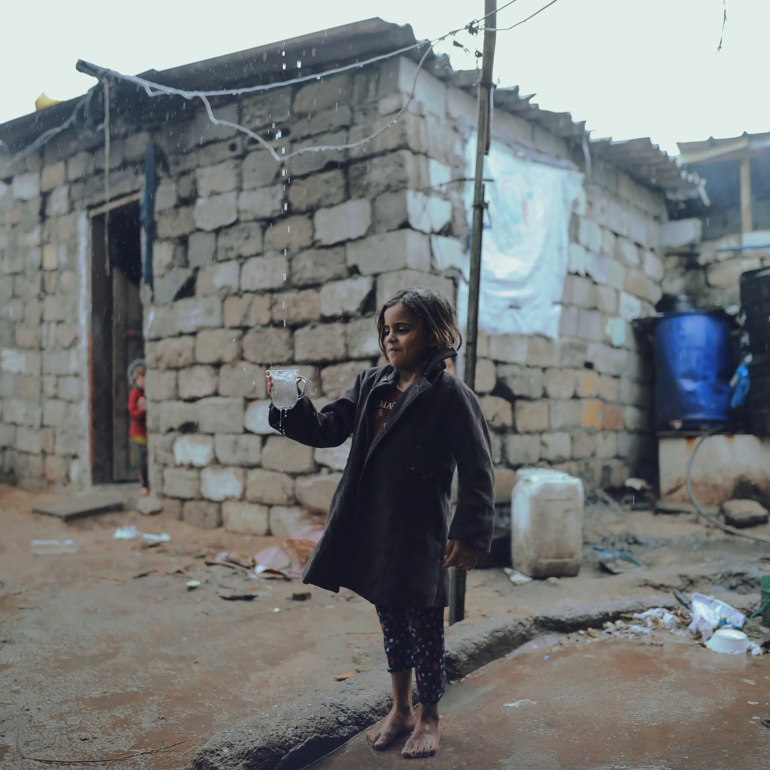 L’infanzia tra le macerie: a Gaza il gioco diventa rito di guerra e memoria del dolore