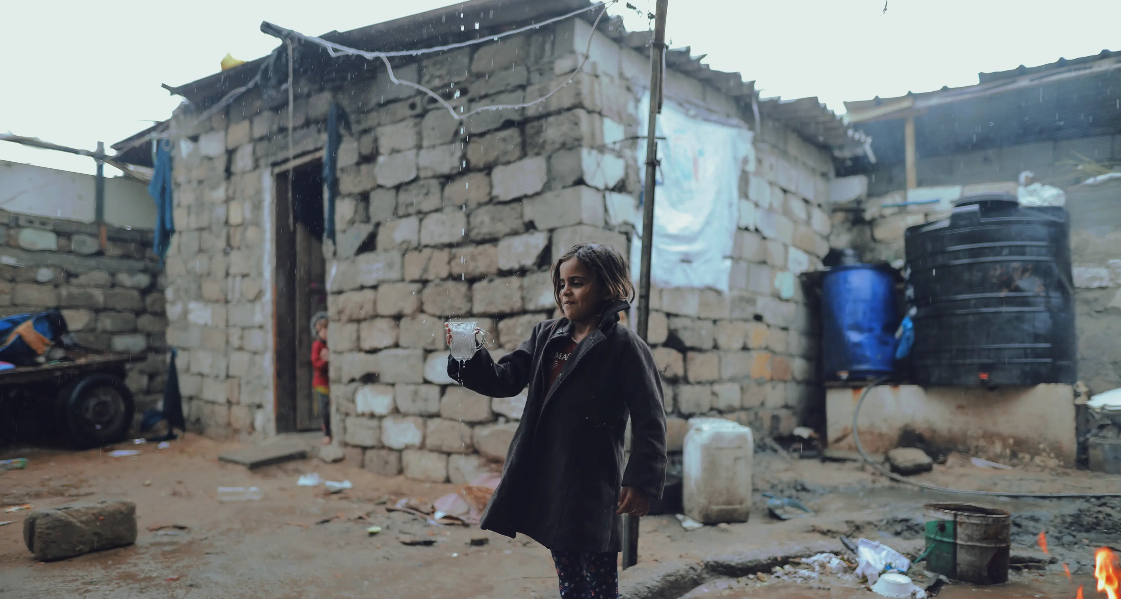 L’infanzia tra le macerie: a Gaza il gioco diventa rito di guerra e memoria del dolore