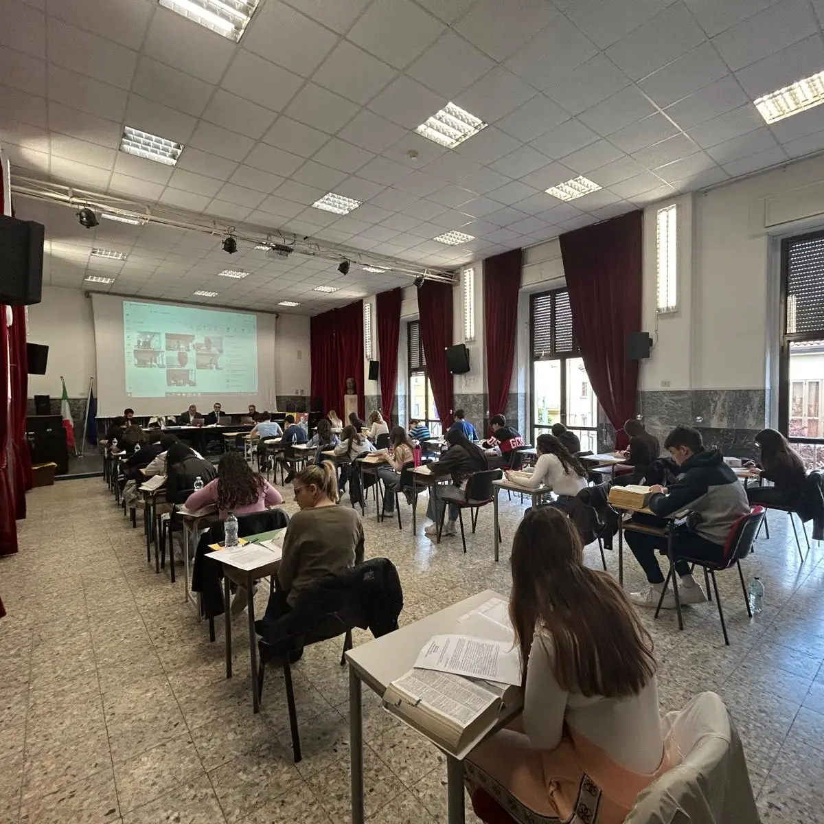 Al liceo Morelli di Vibo si apre la XIII edizione del Certamen Classicum: la sfida su greco e latino si fa internazionale\n
