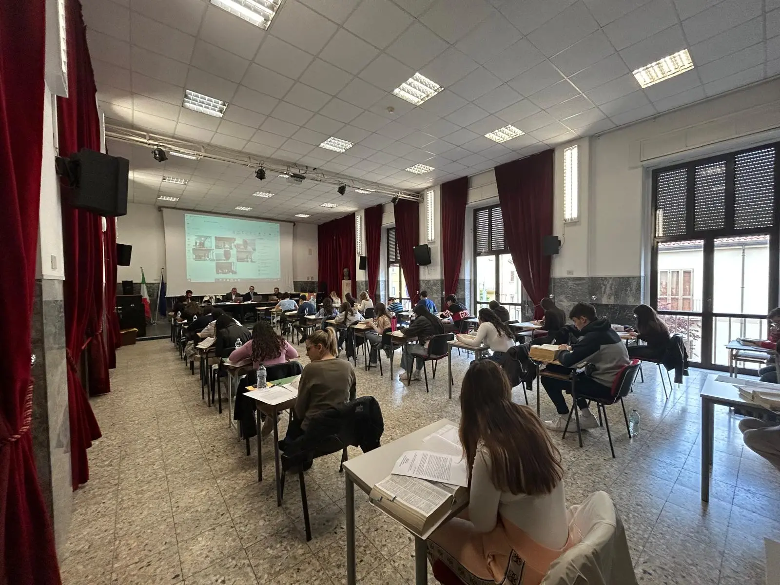 Al liceo Morelli di Vibo si apre la XIII edizione del Certamen Classicum: la sfida su greco e latino si fa internazionale\n