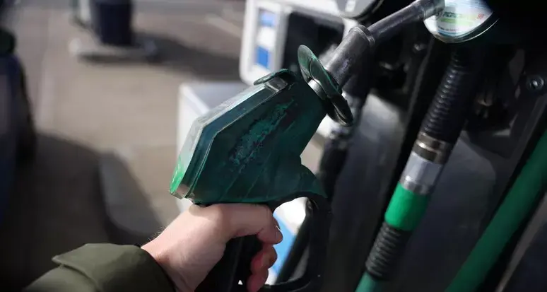 <p>Diesel verso i 2,5 euro al litro: «Il caro carburante schiaccia le aziende, così lavorano in perdita»</p>