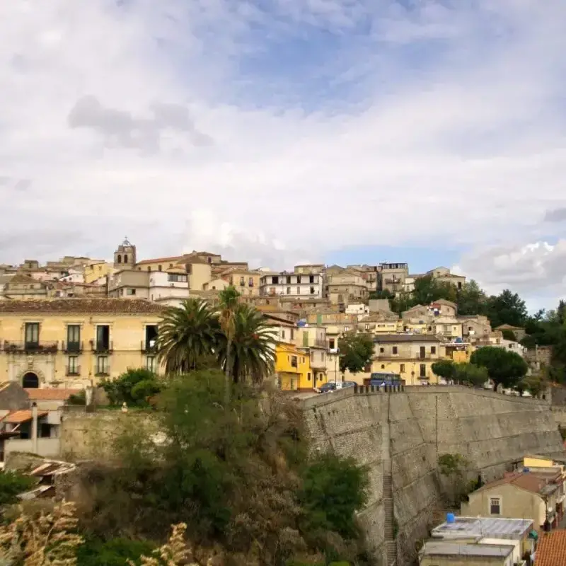 Caulonia, firmata convenzione tra il Comune e la scuola per l'educazione musicale\n