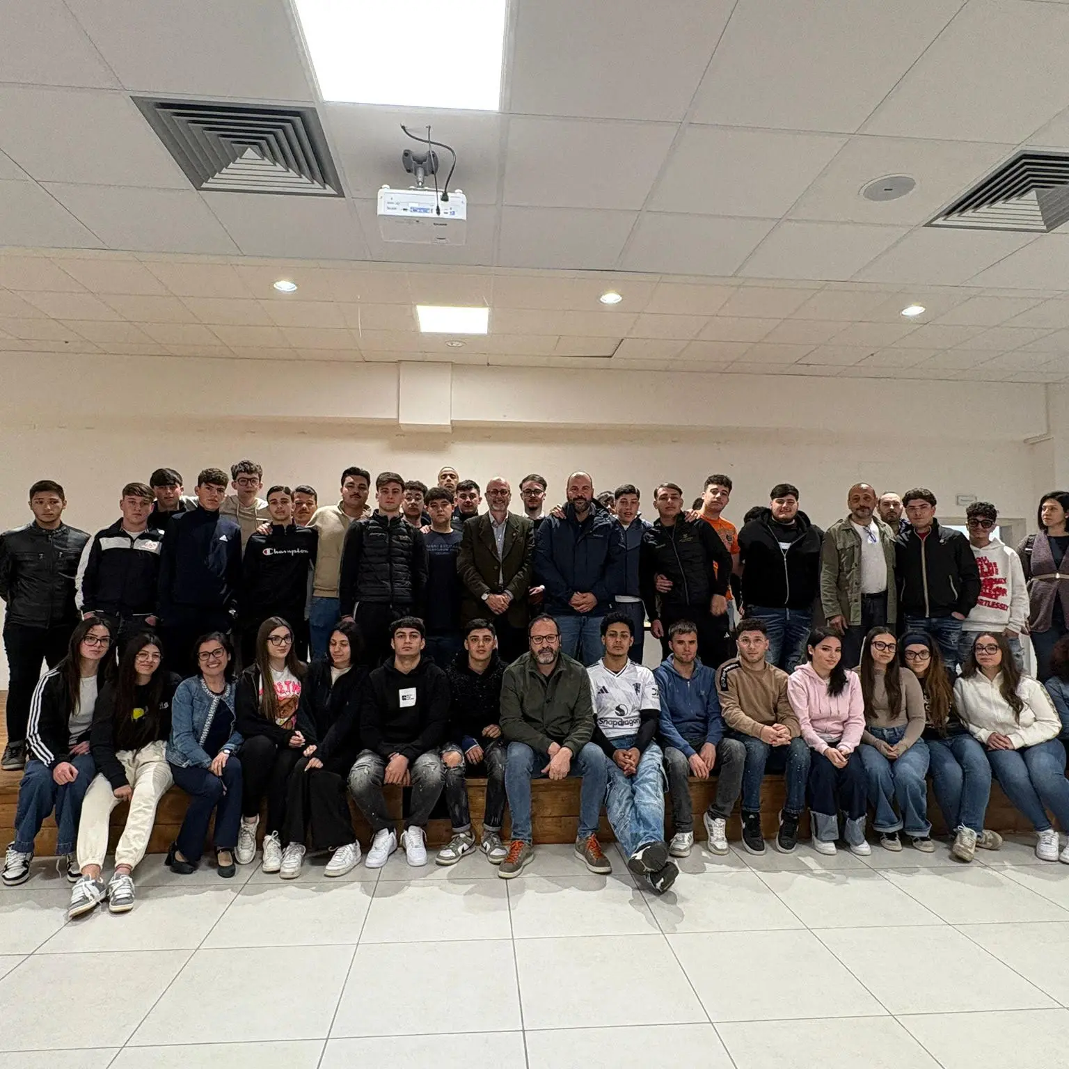 Incontro al Severi di Gioia Tauro: il racconto del naufragio della Costa Concordia emoziona gli studenti\n