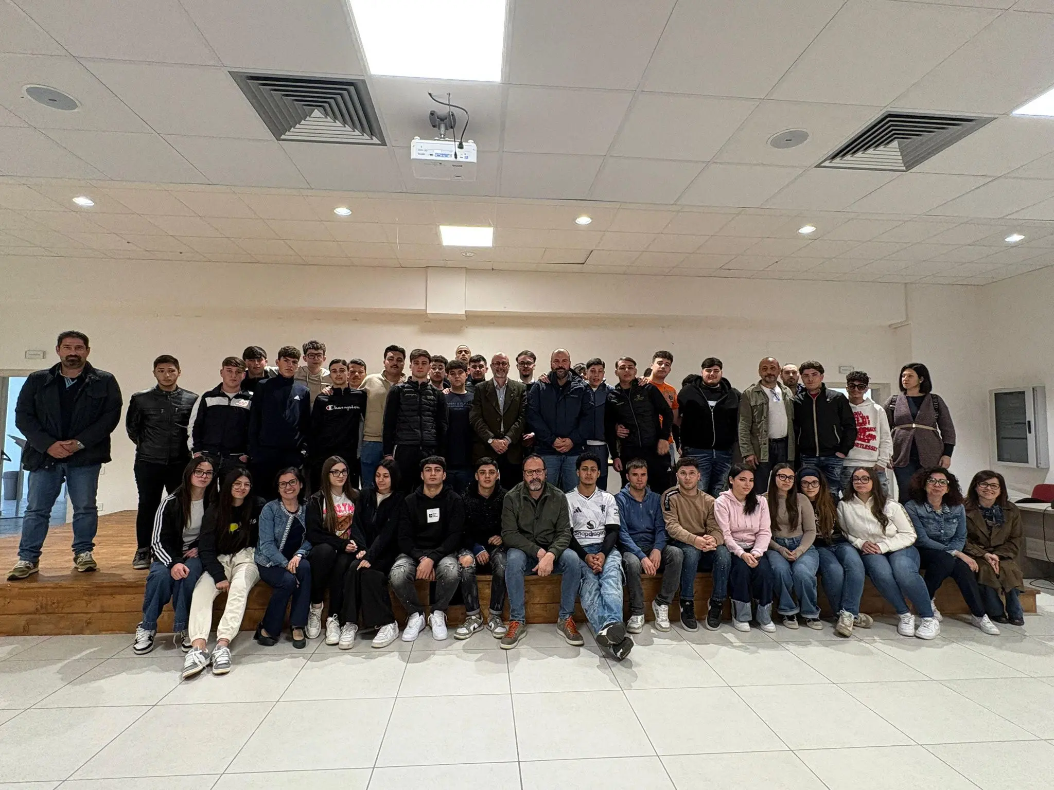 Incontro al Severi di Gioia Tauro: il racconto del naufragio della Costa Concordia emoziona gli studenti\n