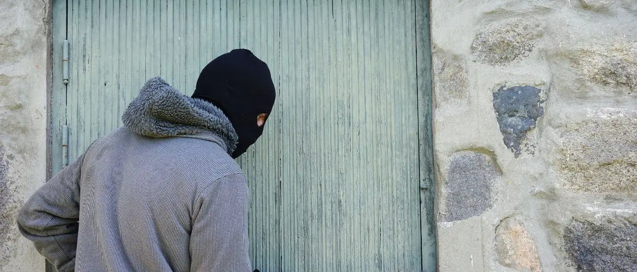 Corigliano nel mirino dei ladri, commercianti e residenti chiedono più controlli\n