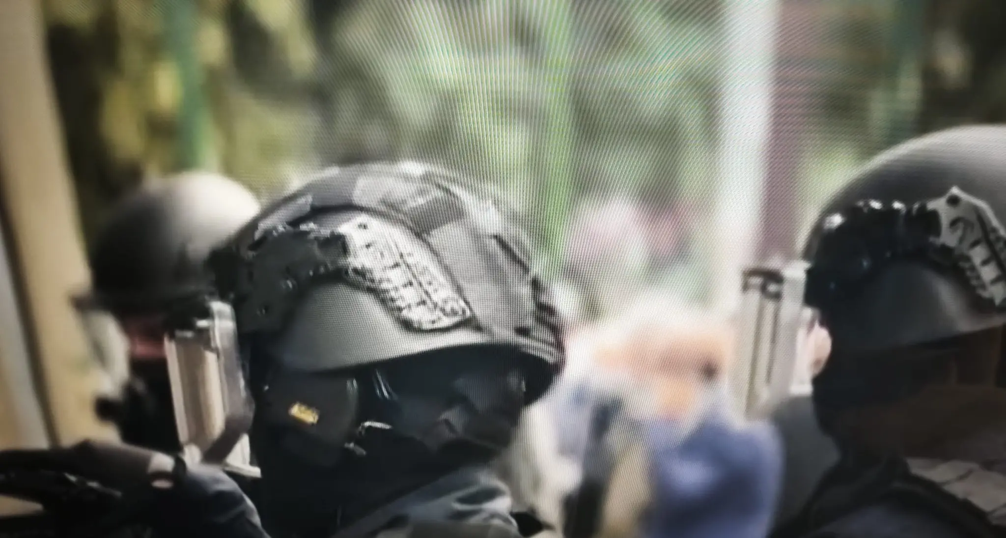 Rapina con 25 ostaggi a Napoli,\u00A0Gratteri sul posto: «Stiamo valutando modalità e tempi di azione»\n