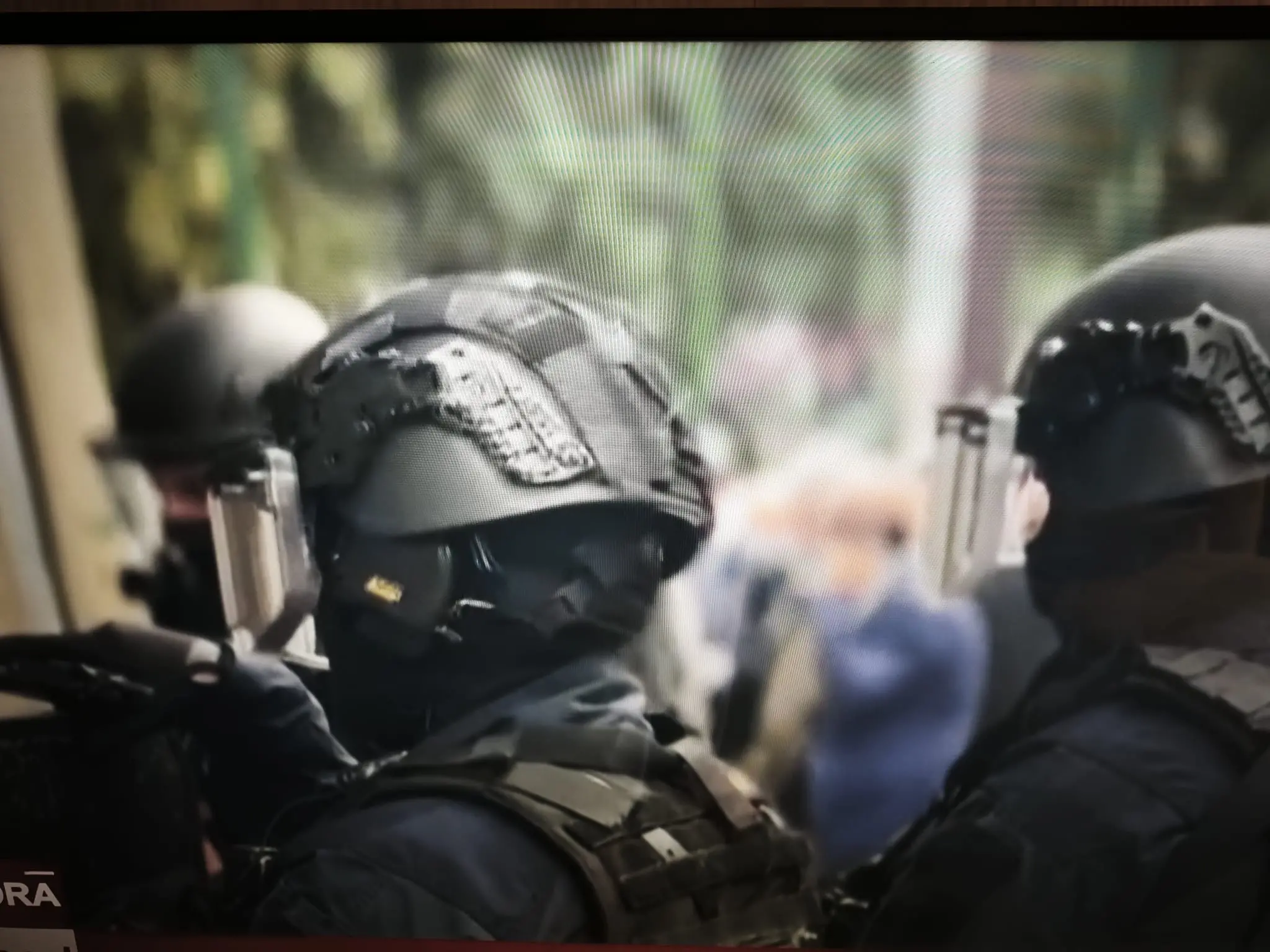 Rapina con 25 ostaggi a Napoli,\u00A0Gratteri sul posto: «Stiamo valutando modalità e tempi di azione»\n