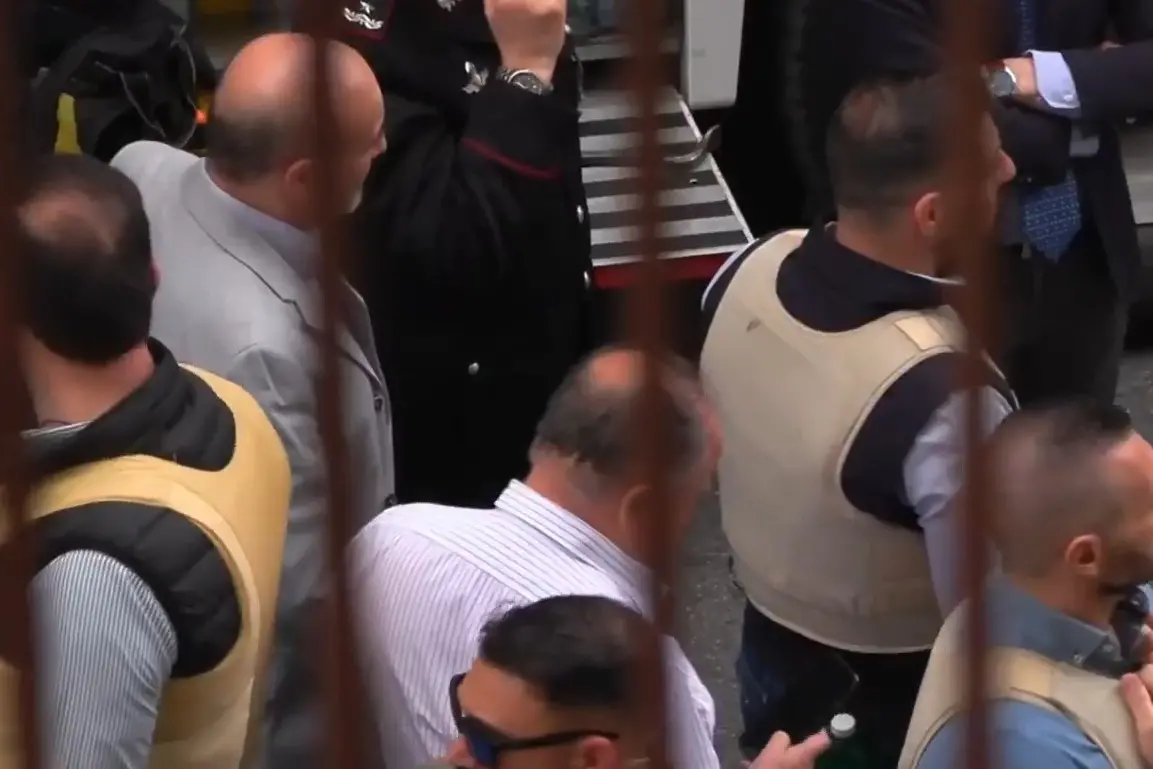 Rapina con 25 ostaggi a Napoli,\u00A0Gratteri sul posto: «Stiamo valutando modalità e tempi di azione»\n