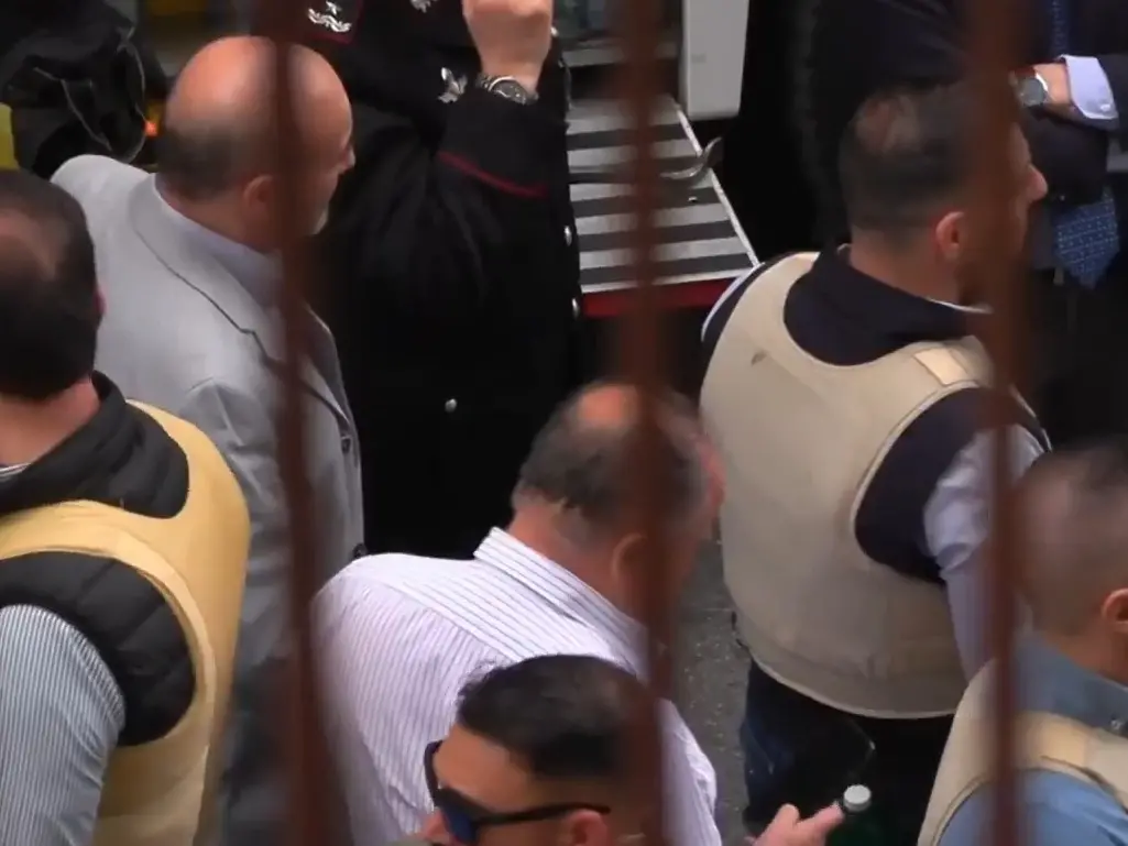 Rapina con 25 ostaggi a Napoli, Gratteri sul posto: «Stiamo valutando modalità e tempi di azione»