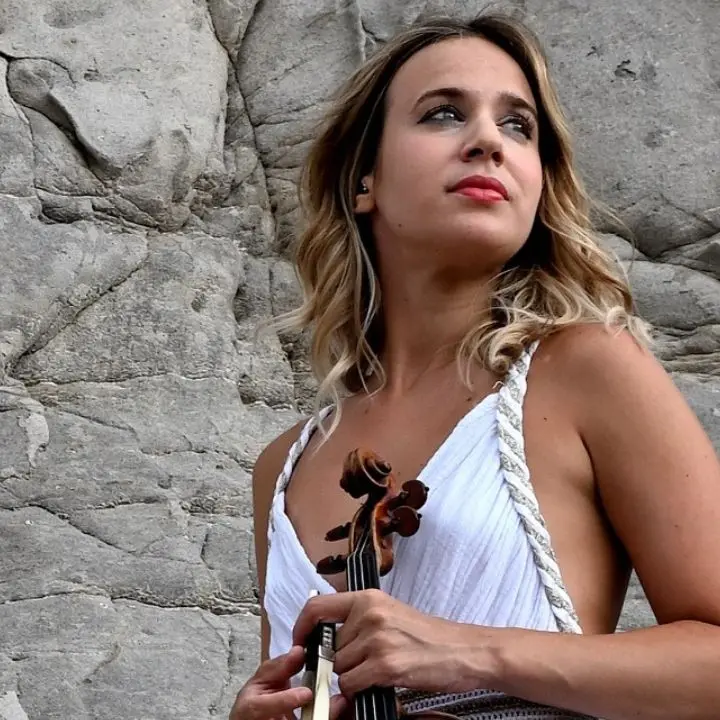 Anna Tifu torna a Cosenza con la Brutia per il concerto del 17 aprile\n