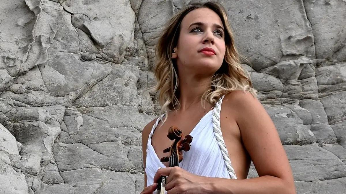 Anna Tifu torna a Cosenza con la Brutia per il concerto del 17 aprile\n