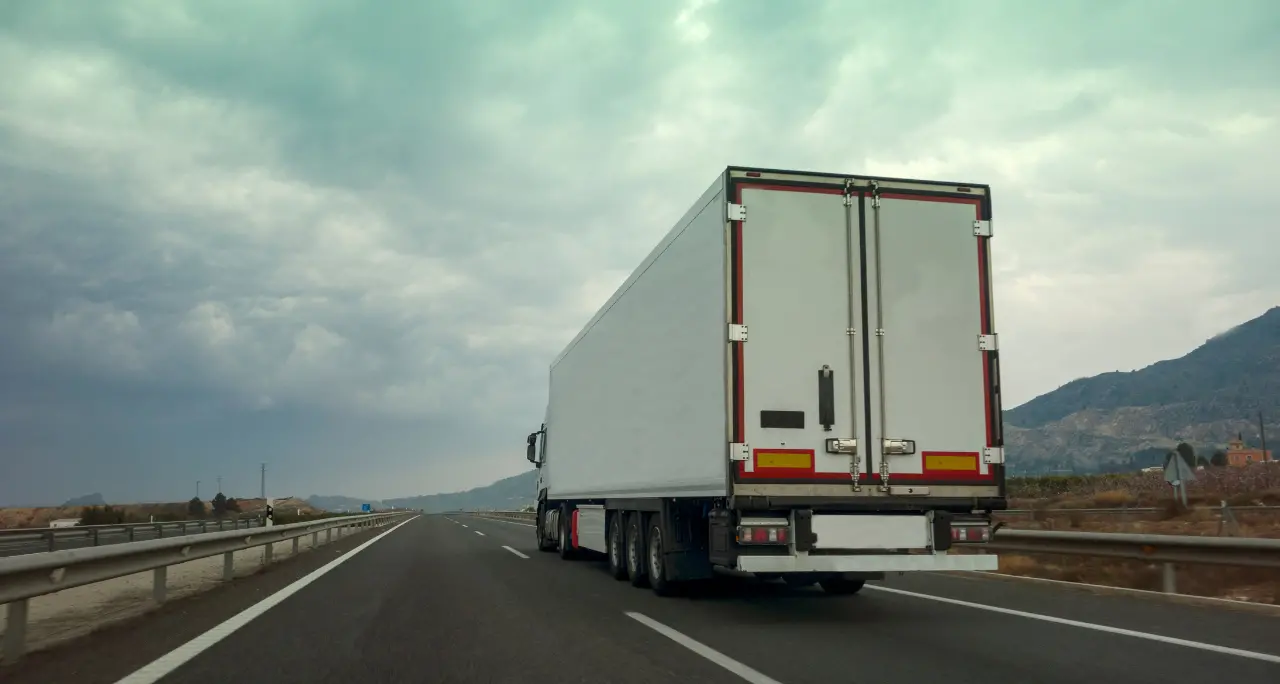 «Scaffali vuoti e rincari in arrivo», lo sciopero dei tir spaventa la Calabria e i consumatori\n