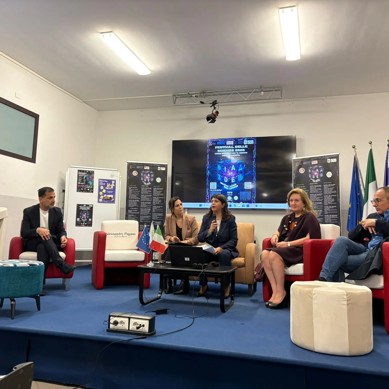 Vibo, al Liceo Berto inaugurato il VII Festival della Scienza: focus sull’uso dell’IA dalla scuola alla medicina\n