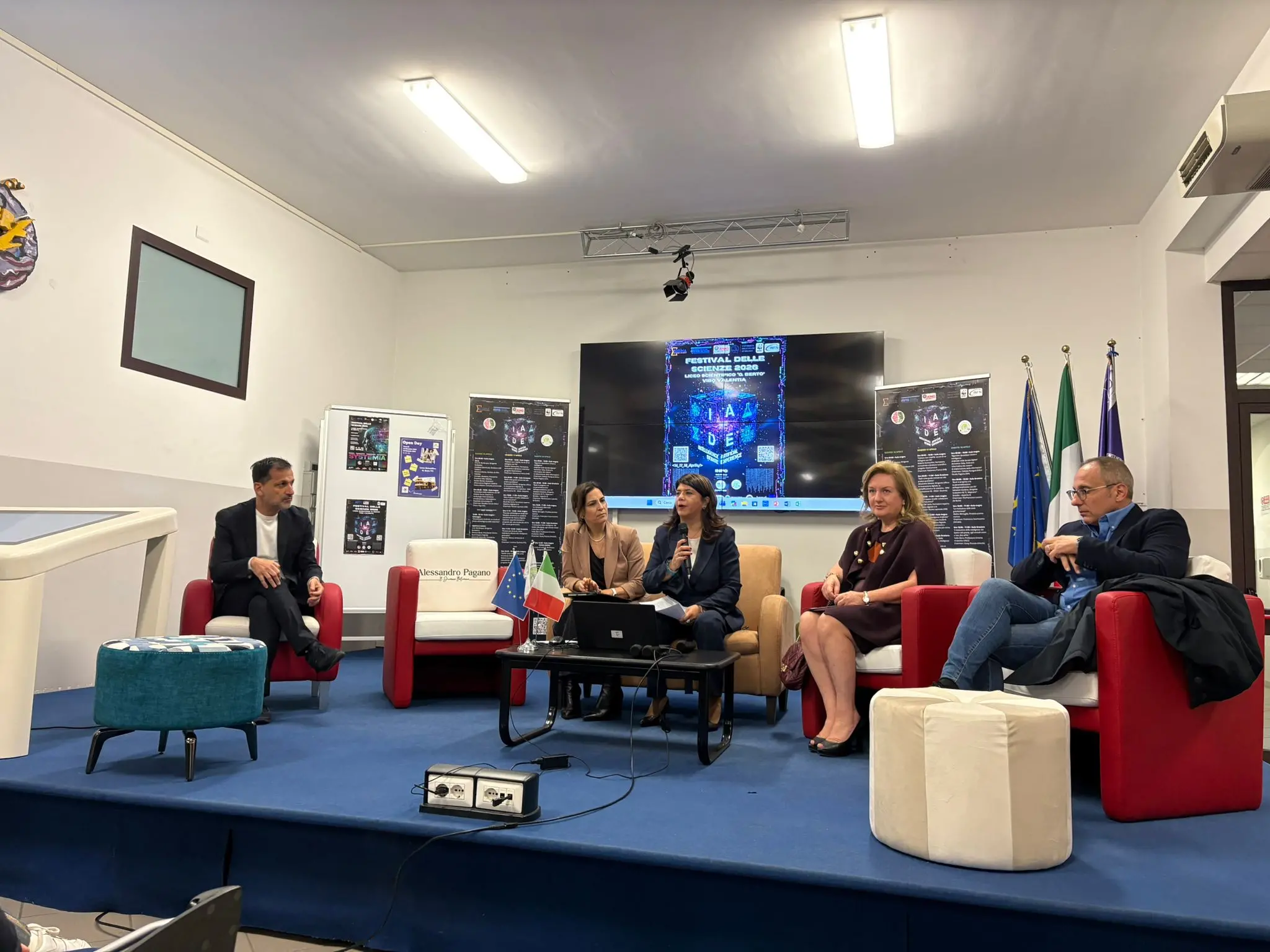 Vibo, al Liceo Berto inaugurato il VII Festival della Scienza: focus sull’uso dell’IA dalla scuola alla medicina\n