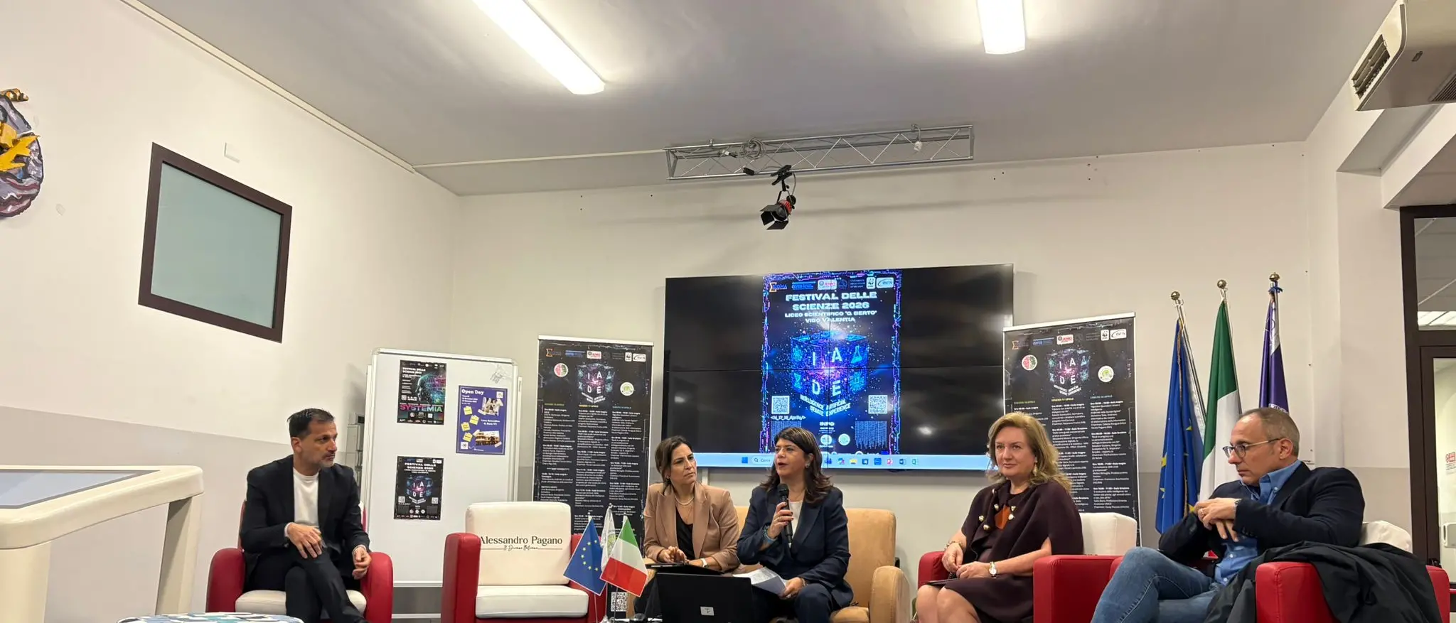 Vibo, al Liceo Berto inaugurato il VII Festival della Scienza: focus sull’uso dell’IA dalla scuola alla medicina\n