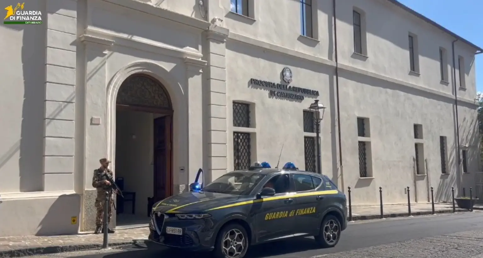 <p>Truffa sui bonus ristrutturazioni,<span style=\"color:hsl(0, 75%, 60%);\"> lavori fantasma e crediti falsi </span>per 3 milioni: 5 denunce e sequestri </p>