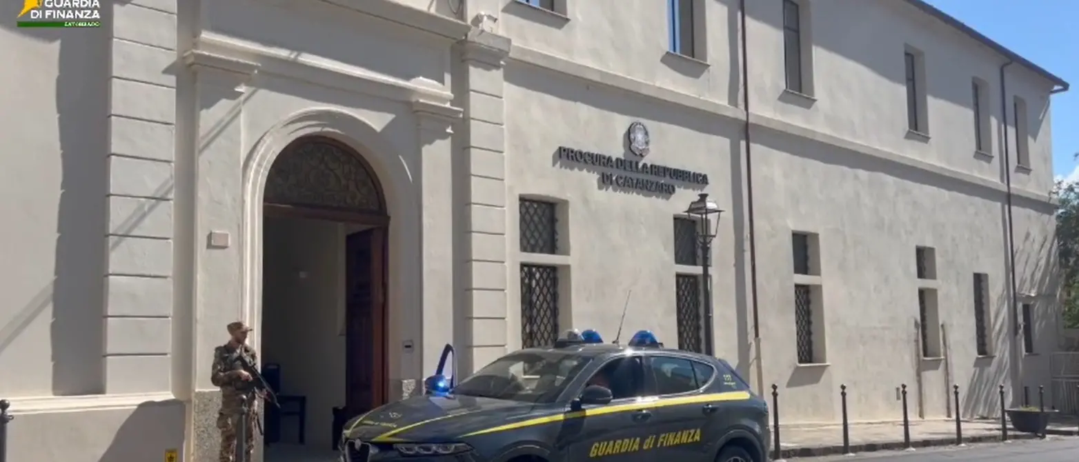 Truffa sui bonus ristrutturazioni,\u00A0lavori fantasma e crediti falsi per 3 milioni: 5 denunce e sequestri -NOMI\n