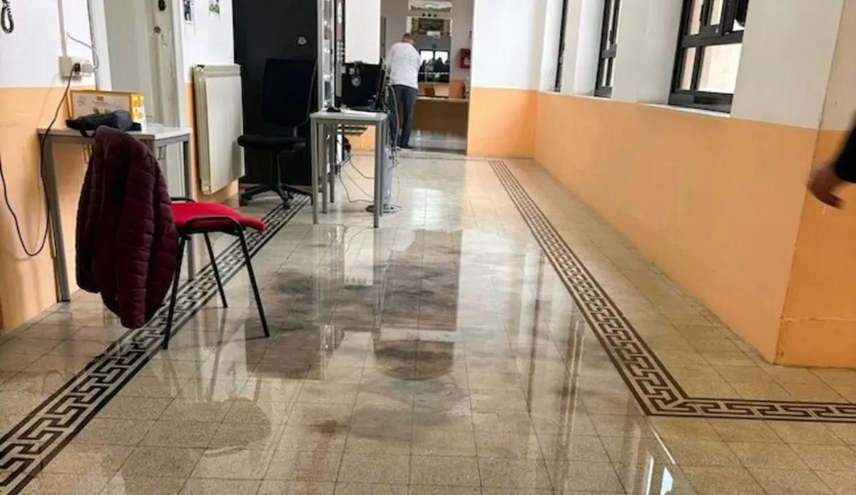 Locri, liceo classico allagato: scuola chiusa per sicurezza\n