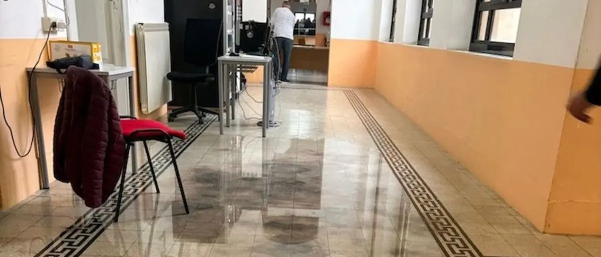 Locri, liceo classico allagato: scuola chiusa per sicurezza\n