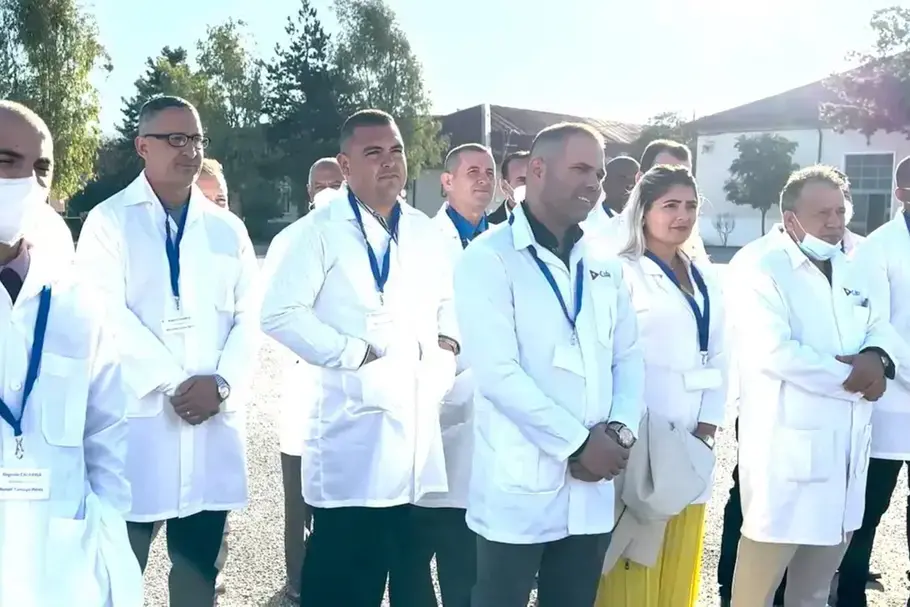 Per i medici cubani\u00A0“disertori”\u00A0«stop alle assunzioni in Calabria, pressioni dall’Avana e dimissioni fantasma»\n