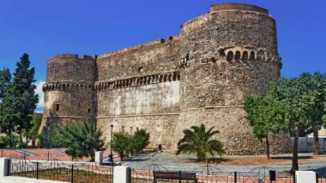 Reggio, prevista l’apertura straordinaria del Castello Aragonese e della Pinacoteca Civica per le prossime festività\n