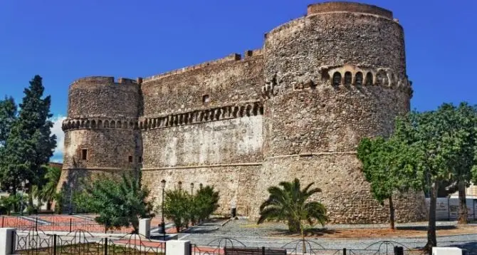 Reggio, prevista l’apertura straordinaria del Castello Aragonese e della Pinacoteca Civica per le prossime festività\n
