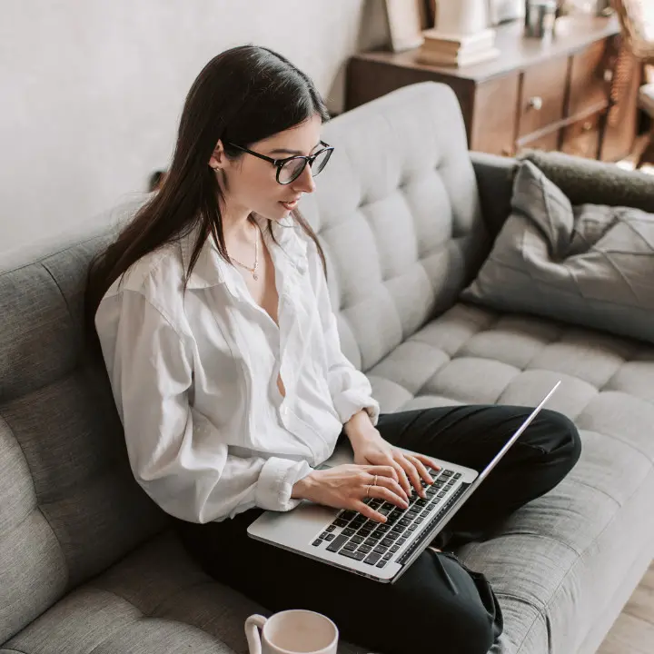 <p>Smart working e giornate senza auto: la bozza del provvedimento Ue per ridurre i consumi e affrontare la crisi energetica </p>