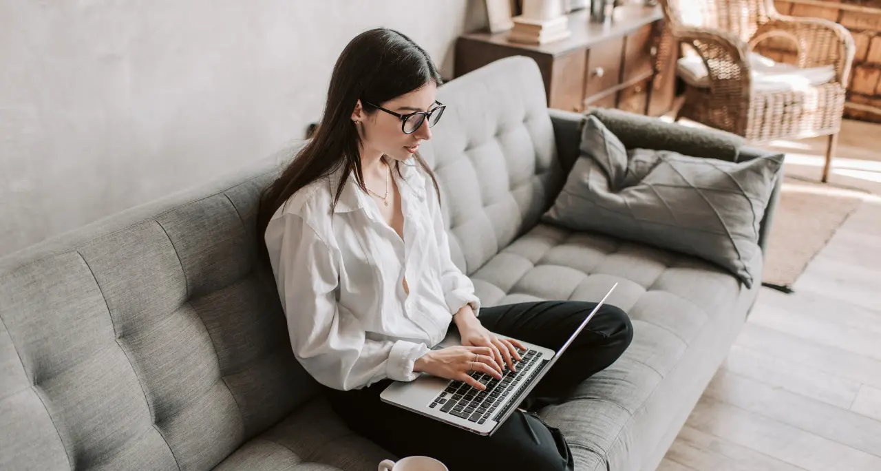 <p>Smart working e giornate senza auto: la bozza del provvedimento Ue per ridurre i consumi e affrontare la crisi energetica </p>