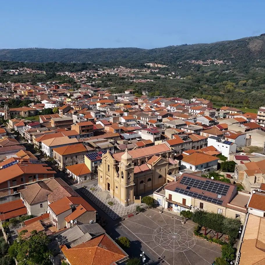 Limbadi verso il voto: ben tre aspiranti sindaco, scatta la caccia ai candidati consiglieri nei paesi vicini\n